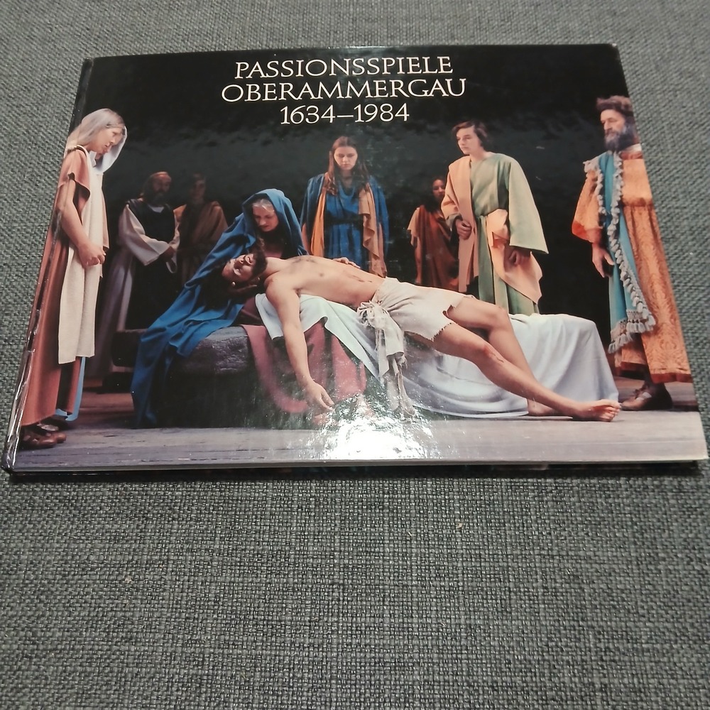 Passionsspiele Oberammergau  1634 - 1984  HC  German and English‎  HC 1984